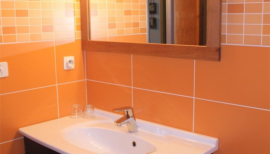 Bathroom sink, Chalet Fleur des Alpes, Haute-Savoie