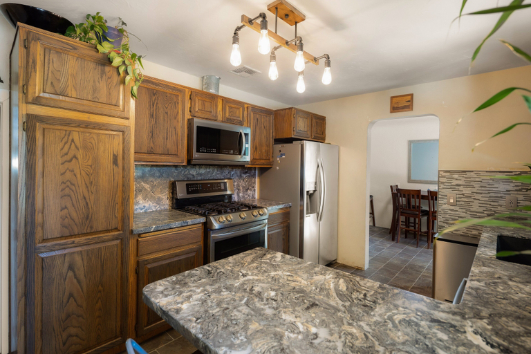 Private kitchen 3, The Mixture - Hot Tub, Fire Pit & Covered Outdoor Dining 3 Bedroom Home, Lane