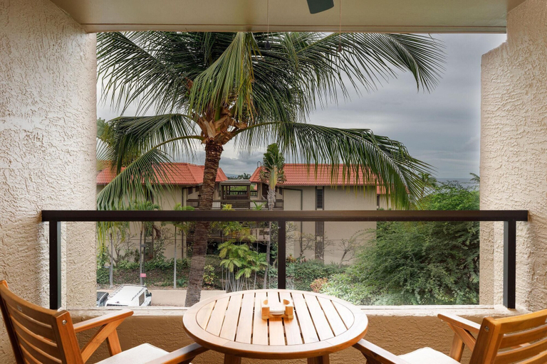Outdoor dining 4, Kona Pacific C618 Top fl Seaview With ac, Elevator, Hawaii