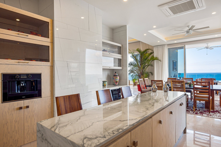 Room 4, Upscale Oceanfront Condo With Extensive Balcony, Pool & Ocean Views, Puerto Vallarta