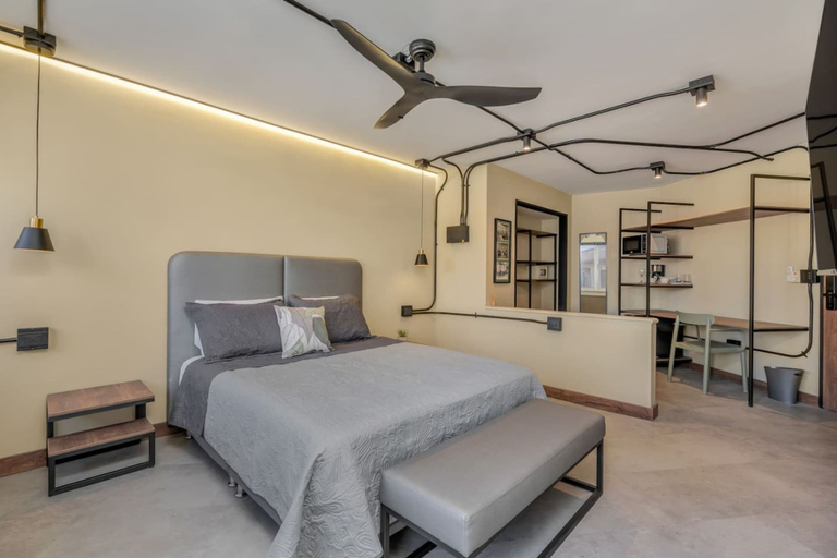 Room 4, Nutibara Express - 827, Medellín