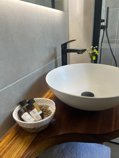 Bathroom 4, Aoni Suites, Attica