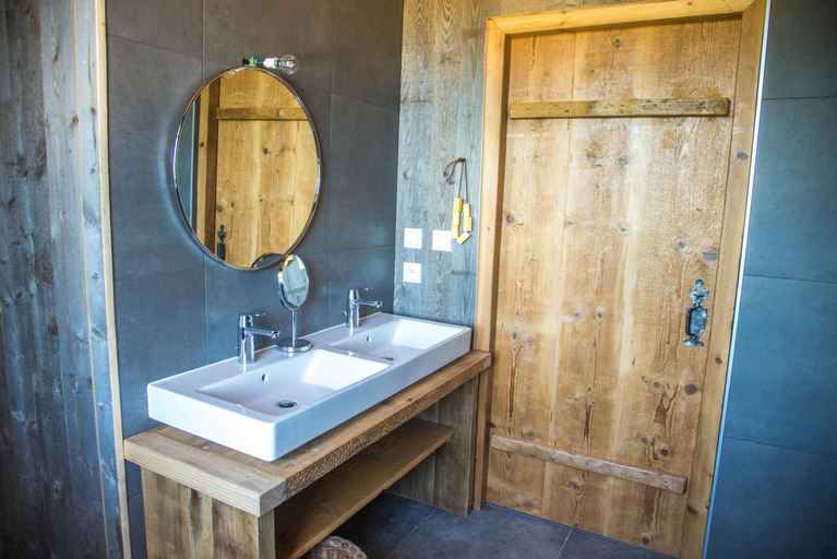 Bathroom 2, Domaine de Malpas, Doubs