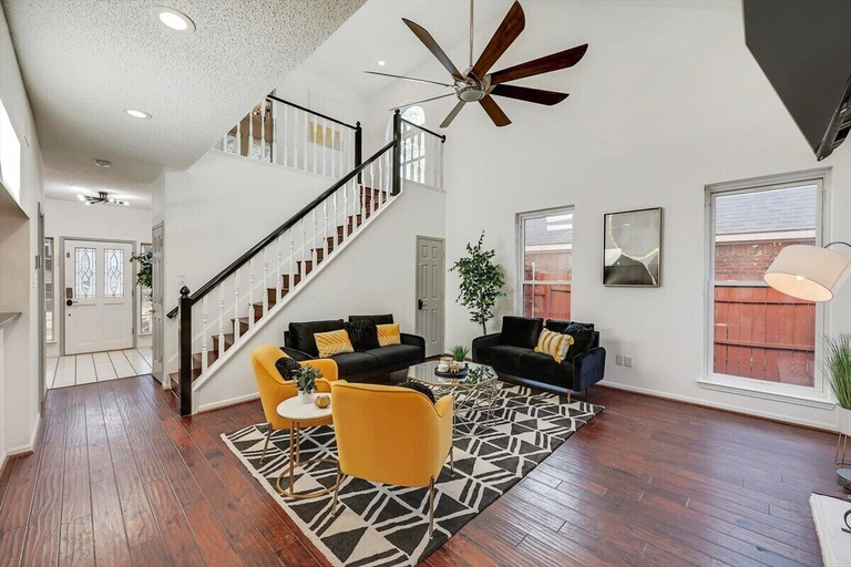 Interior 2, Glamorous 4BR 2B Home With Pool, Game Room & Fire Pit, Dallas