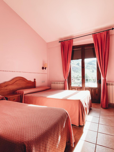 Bedroom 3, Hotel Valdevécar, Teruel