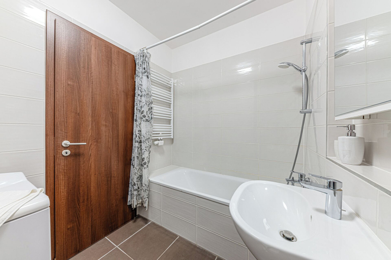 Bathroom 5, Universo Cordia Bb9 -With Balcony In Cozy Area, Budapesti