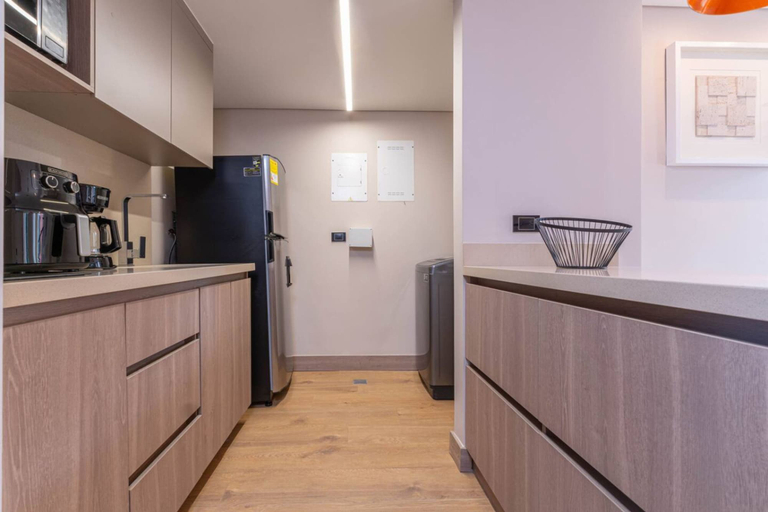 Room 4, Jatisa 301 in Medell n, Medellín