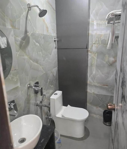 Bathroom, Kashi Ganga Inn, Varanasi