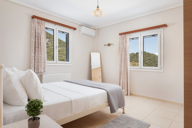 Room 2, Aphrodite's Residences Nafpaktos, West Greece