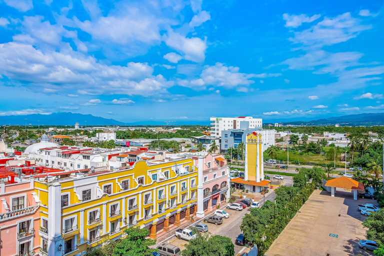 Parking, Enchanting & Modern Beach Retreat With Pool, Gym, & Breathtaking Balcony Views, Puerto Vallarta