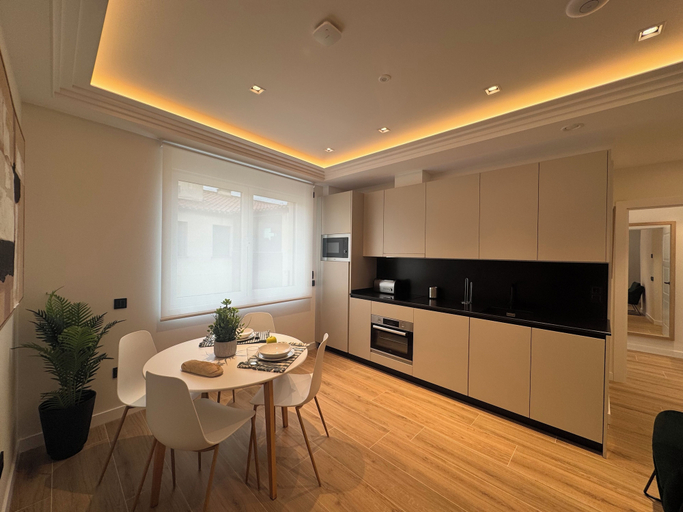 Private kitchen 4, Apartamentos Prior by gaiarooms, Salamanca