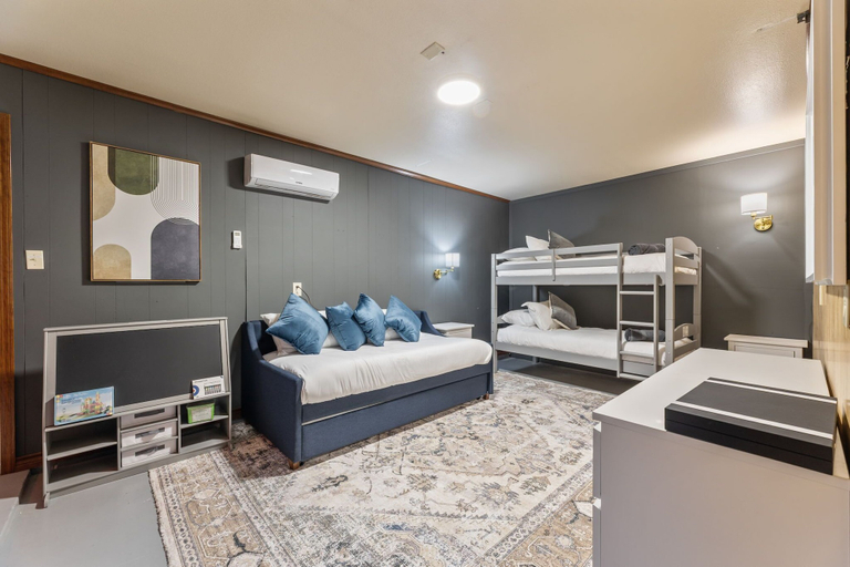 Interior 2, Golf-side Luxe Escape Sleeps 13 Hot Tub & Theater, Jefferson