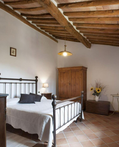 Room 4, Paterno 407 in San Gimignano, Siena
