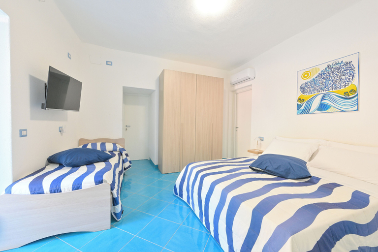 Bedroom 5, Chiaia Di Rose Rooms & Apartment, Napoli