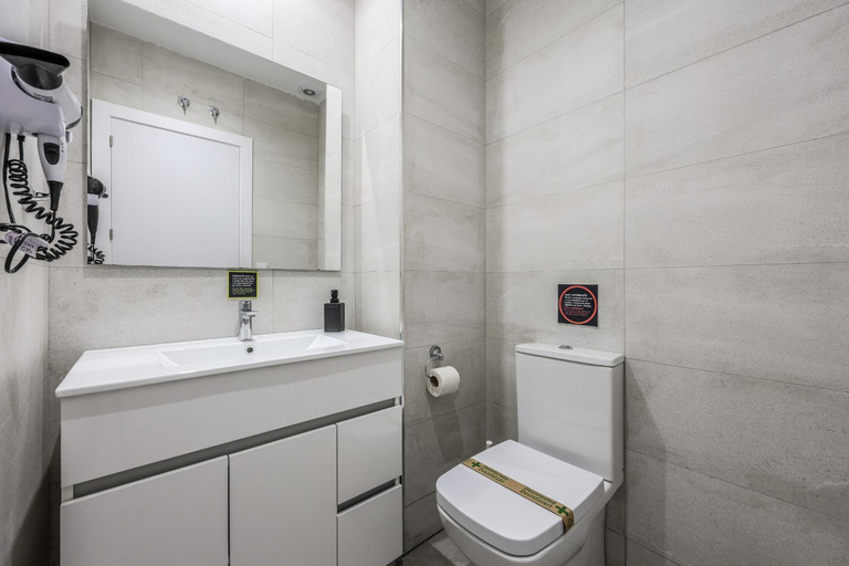 Bathroom, AmazINN Places Valencia Cabanal, Valencia