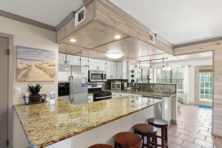 Food & Drinks, Gulf Highlands by Panhandle Getaways, Bay