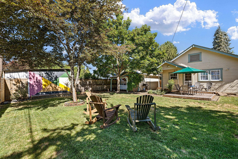 Property grounds 4, Elizabeth Page House - Charming & Modern Bungalow 3 Bedroom Home, Lane