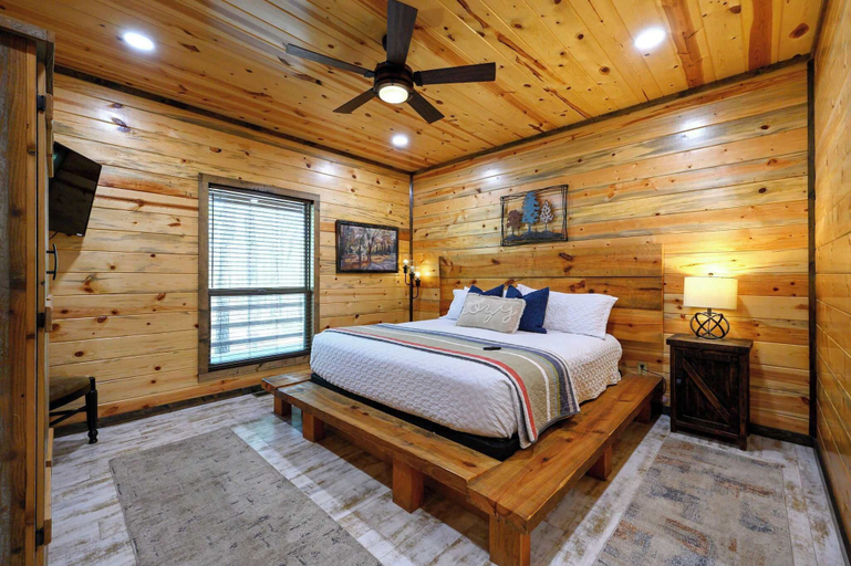 Room 5, Drift Inn 3bdr w/ Hot Tub, McCurtain