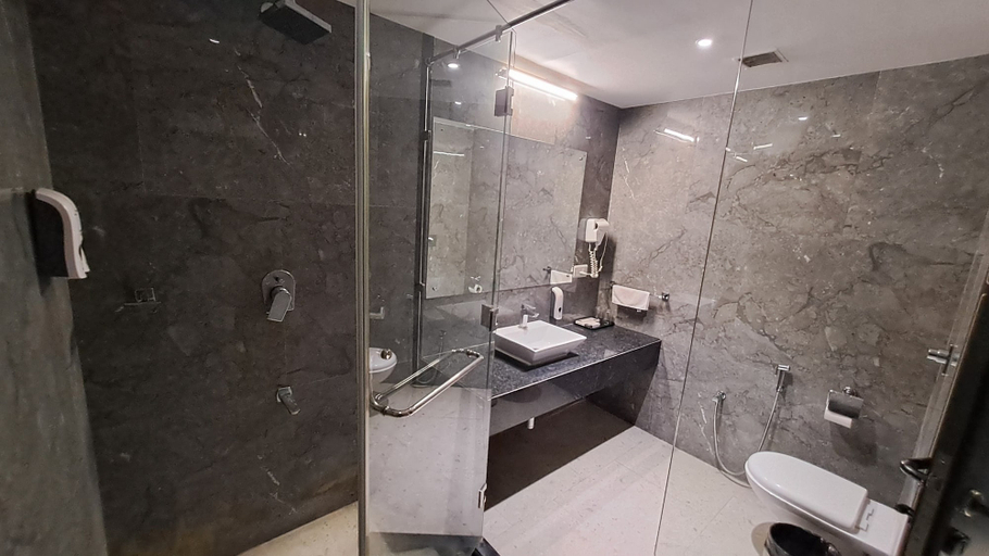 Bathroom 4, Pearl Resort, Valsad