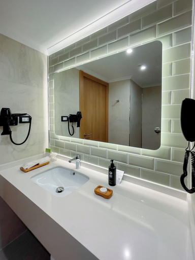 Bathroom 4, Wyndham Garden Istanbul Tuzla Marina, Tuzla