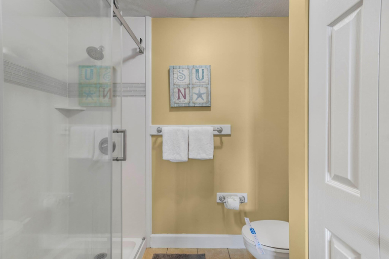 Bathroom 3, Seawind 1609, Baldwin