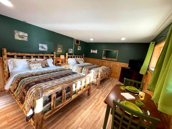 Bedroom 2, Bear Creek Resort, Sanders