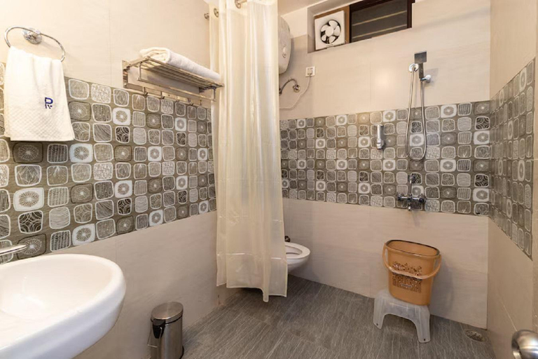 Bathroom, Hotel Park Royale Inn, Dehradun
