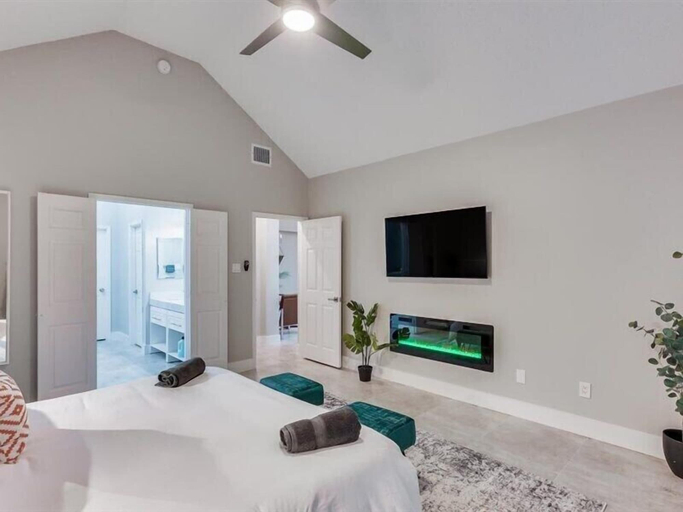 Interior 3, Captivating 6BR 3B Home With Pool & Fire Pit, Dallas