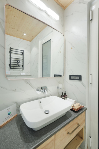 Bathroom 2, ELIVAAS 4 BHK Kavya Villa With Lounge, Solan