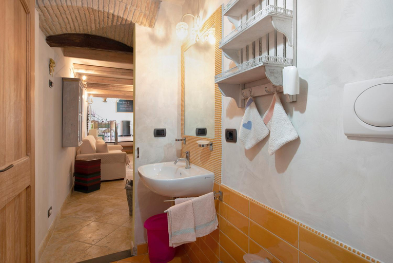 Bathroom 3, Casa Gocce Di Cristallo, Savona