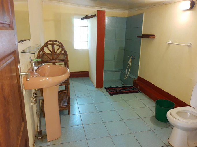 Bathroom 4, Hotel Le Petit Paradis, Diana