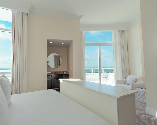 Room 1, Tresor 2-3701, Miami-Dade