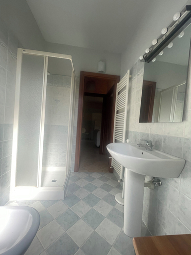Bathroom 3, Villa Scati Apartments, Alessandria