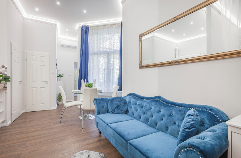 Living area 4, Quiet Downtown Haven— 2Br | A/C | Free Parking, Budapesti