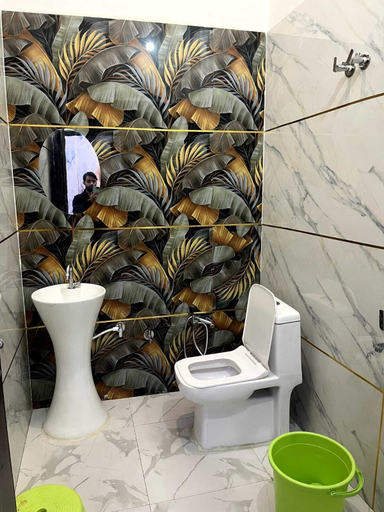 Bathroom 5, Shree Ji Dham, Sitapur