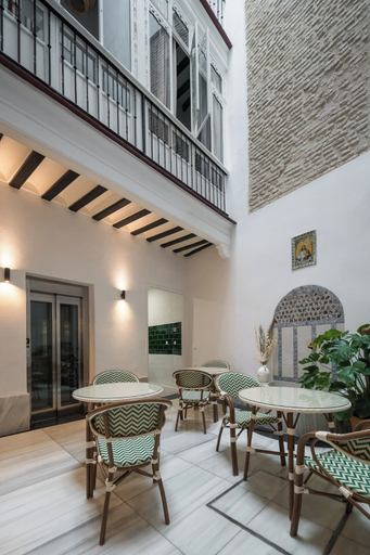 Outdoor dining, Casa Tomás Boutique Hotel, Sevilla