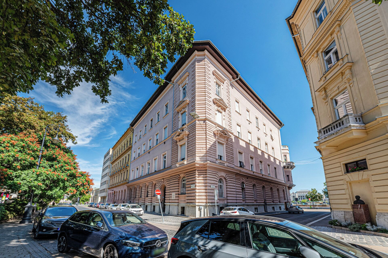 Exterior, Budapest Classic Charm | 2Br + Cornertub + Smarttv, Budapesti