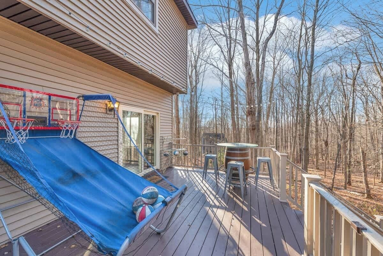 Interior 2, Big Bass Hideaway With Hot Tub, Lackawanna