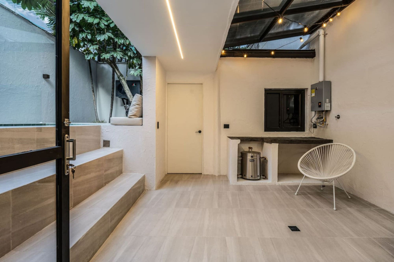 Room 4, Luxurious 5BR House in Provenza Perfect for Groups, Medellín