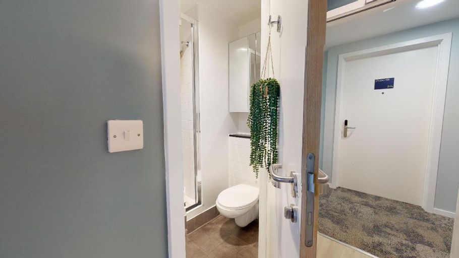 Bathroom 3, iQ Bankside London, London