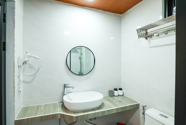 Bathroom 5, Island Vista Thoddoo
