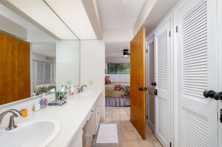 Bathroom 2, Casa De Emdeko 117, Hawaii