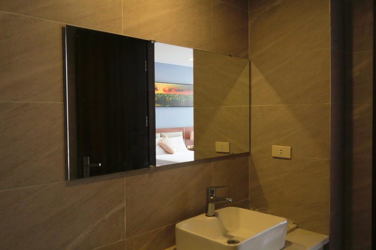 Bathroom, 1986 Hotel, Cửa Lò
