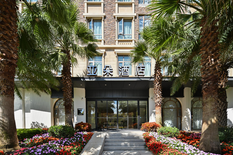 Exterior & Views
