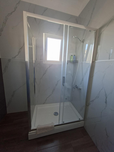 Bathroom, Apartments Kingfisher