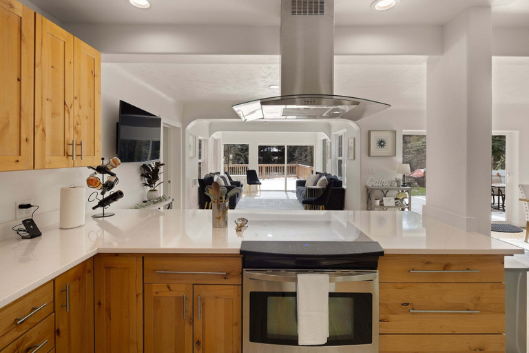 Private kitchen 4, River's Rest - Waterfront Views, Hot Tub, Grill & Fire Pit 3 Bedroom Home, Lane