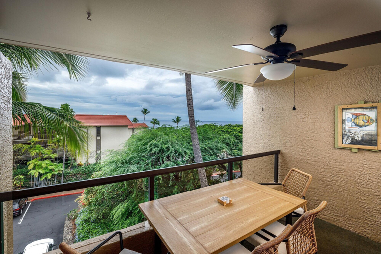 Outdoor dining 5, Kona Pacific C618 Top fl Seaview With ac, Elevator, Hawaii