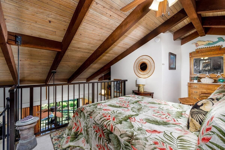 Room 2, Kona Makai 5-305, Hawaii
