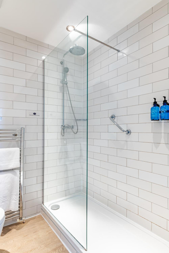 Bathroom 2, The Swan Inn by Innkeeper's Collection, Norfolk