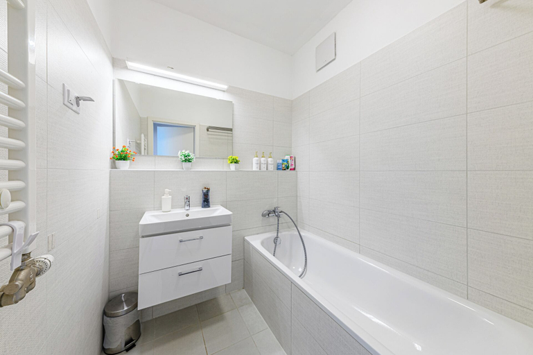 Bathroom 2, Elite Skyview Escape, Budapesti